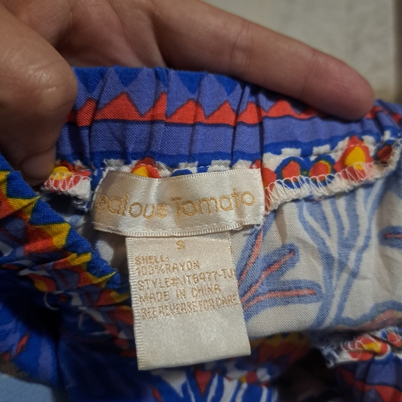 3/$15 Jealous Tomato Patterned blouse size small - Picture 4 of 4